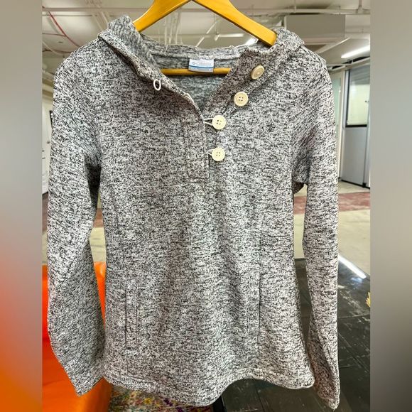 Women’s Columbia Pullover, quarter button, hooded Sweater. Heathered Gray White. - Picture 2 of 5
